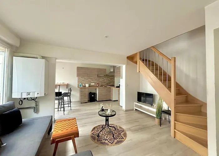 Maison Familiale Avec Exterieur