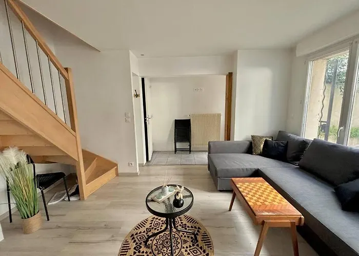 Maison Familiale Avec Exterieur